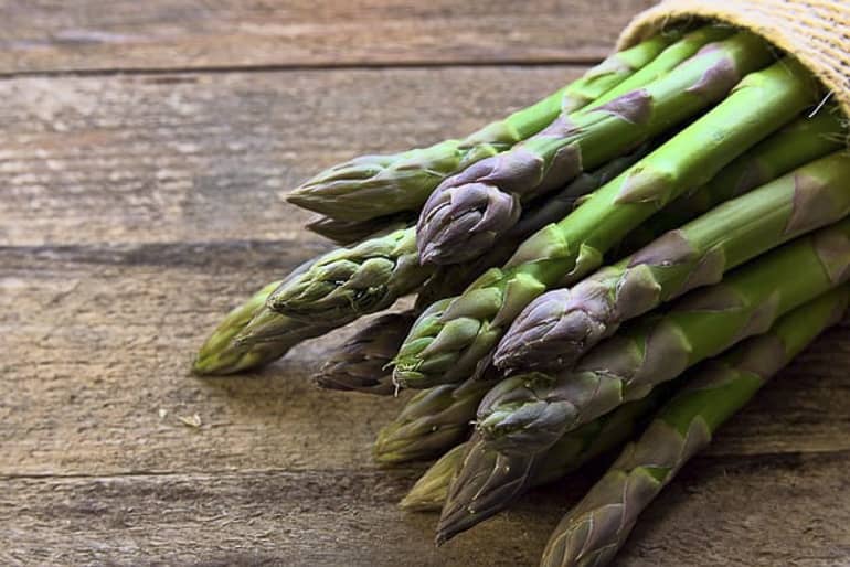 decouv-retz-produits-frais-et-locaux-chez-vous-en-un-clic-livraison-pornic-agglo-et-pays-de-retz-legumes-bottes-asperges-vertes-et-violettes