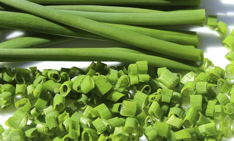 decouv-retz-produits-frais-et-locaux-chez-vous-en-un-clic-livraison-pornic-agglo-et-pays-de-retz-legumes-ciboulette-coupe
