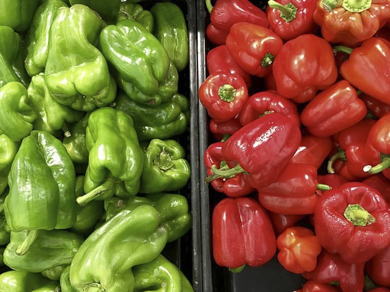 decouv-retz-produits-frais-et-locaux-chez-vous-en-un-clic-livraison-pornic-agglo-et-pays-de-retz-legumes-poivrons-rouges-et-poivrons-verts
